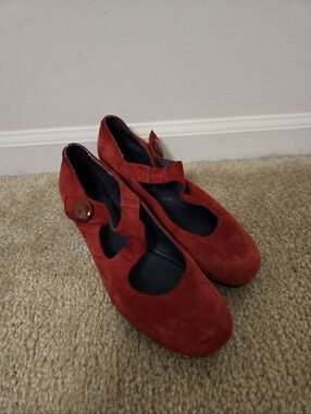 Vaneli Womens Red Suede Wedges With Strap Size 8